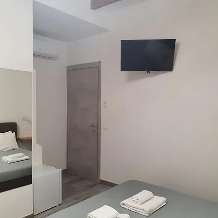 5 Terre Station 3*